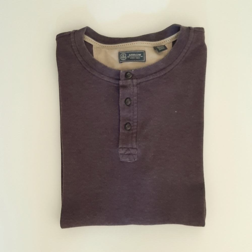 Arrow long sleeved shirt or light sweater